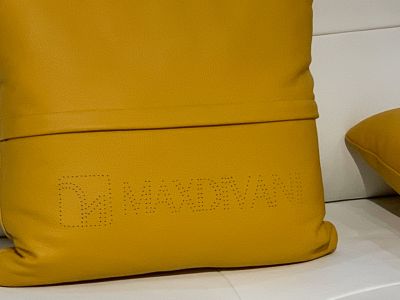 MaxDivani диван Bogart белый с желтыми подушками 2960х2960х1210хh920  